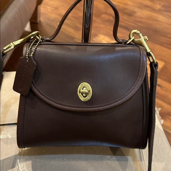 Coach Brown Leather Satchel with Gold Turn lock - in like new condition - Picture 10 of 11